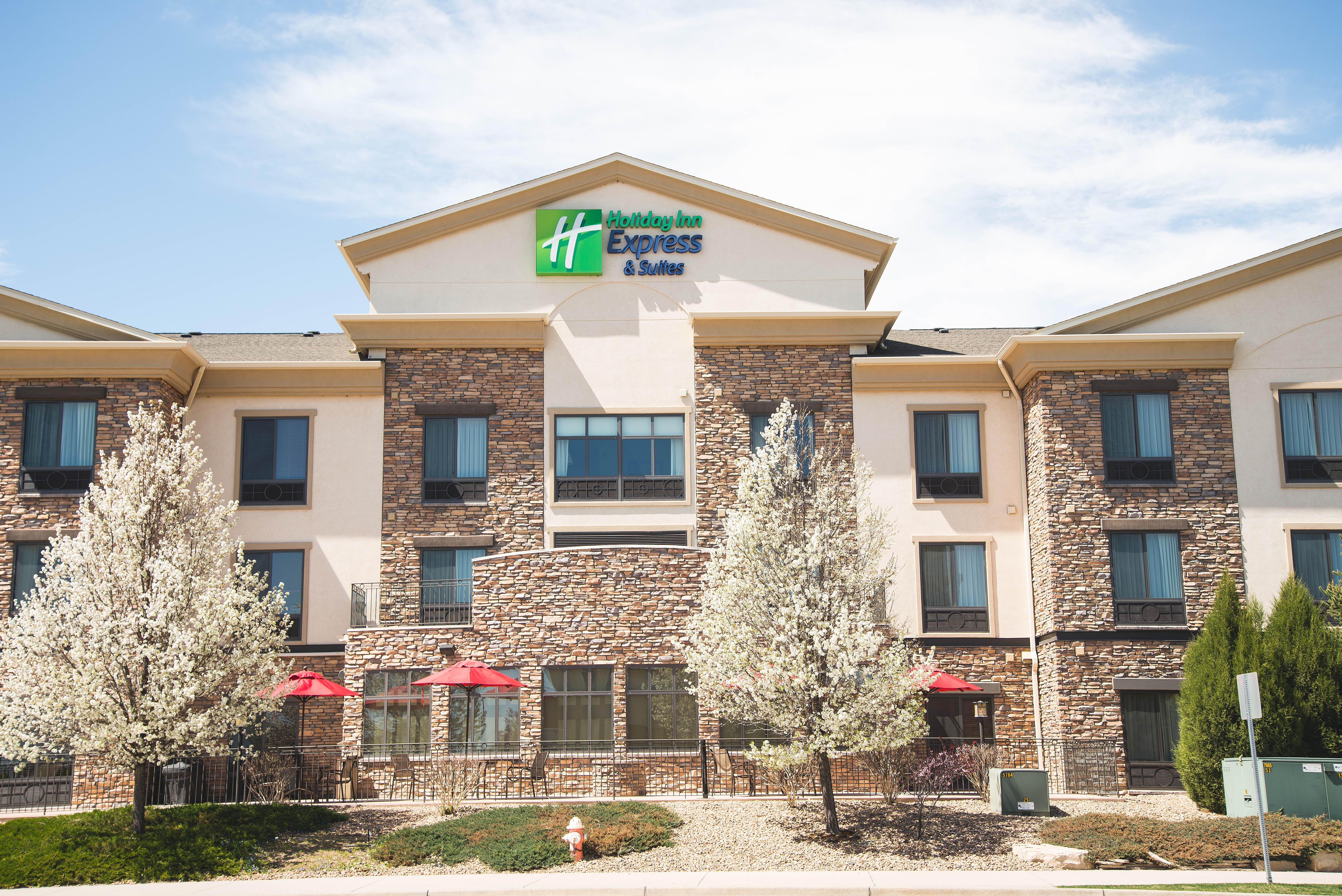 Holiday Inn Express Hotel & Suites Loveland By Ihg Exterior photo