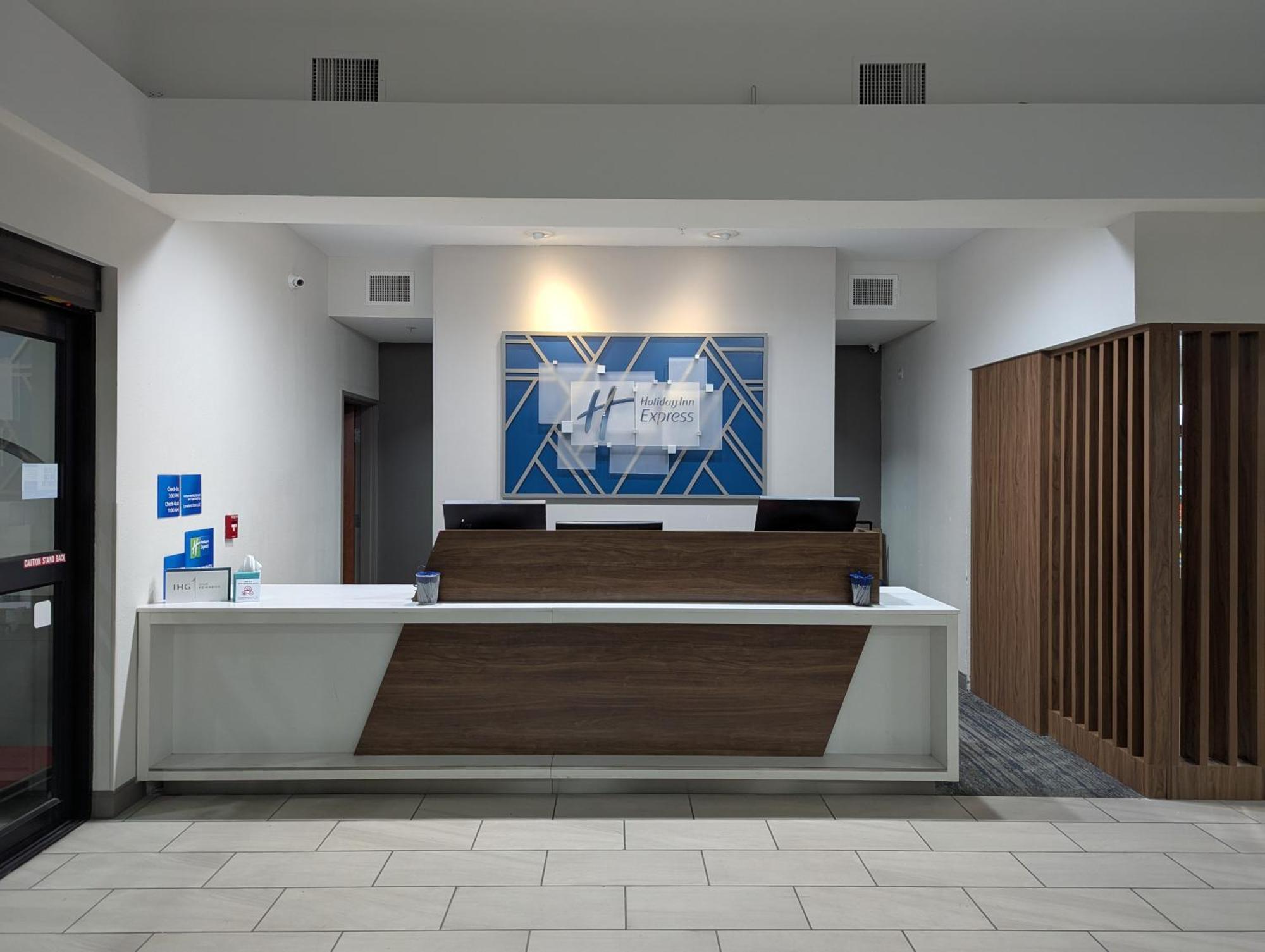 Holiday Inn Express Hotel & Suites Loveland By Ihg Exterior photo