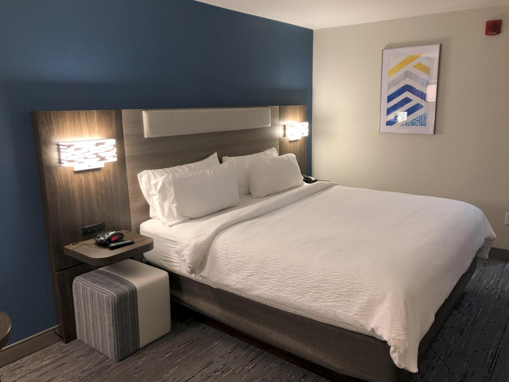 Holiday Inn Express Hotel & Suites Loveland By Ihg Exterior photo