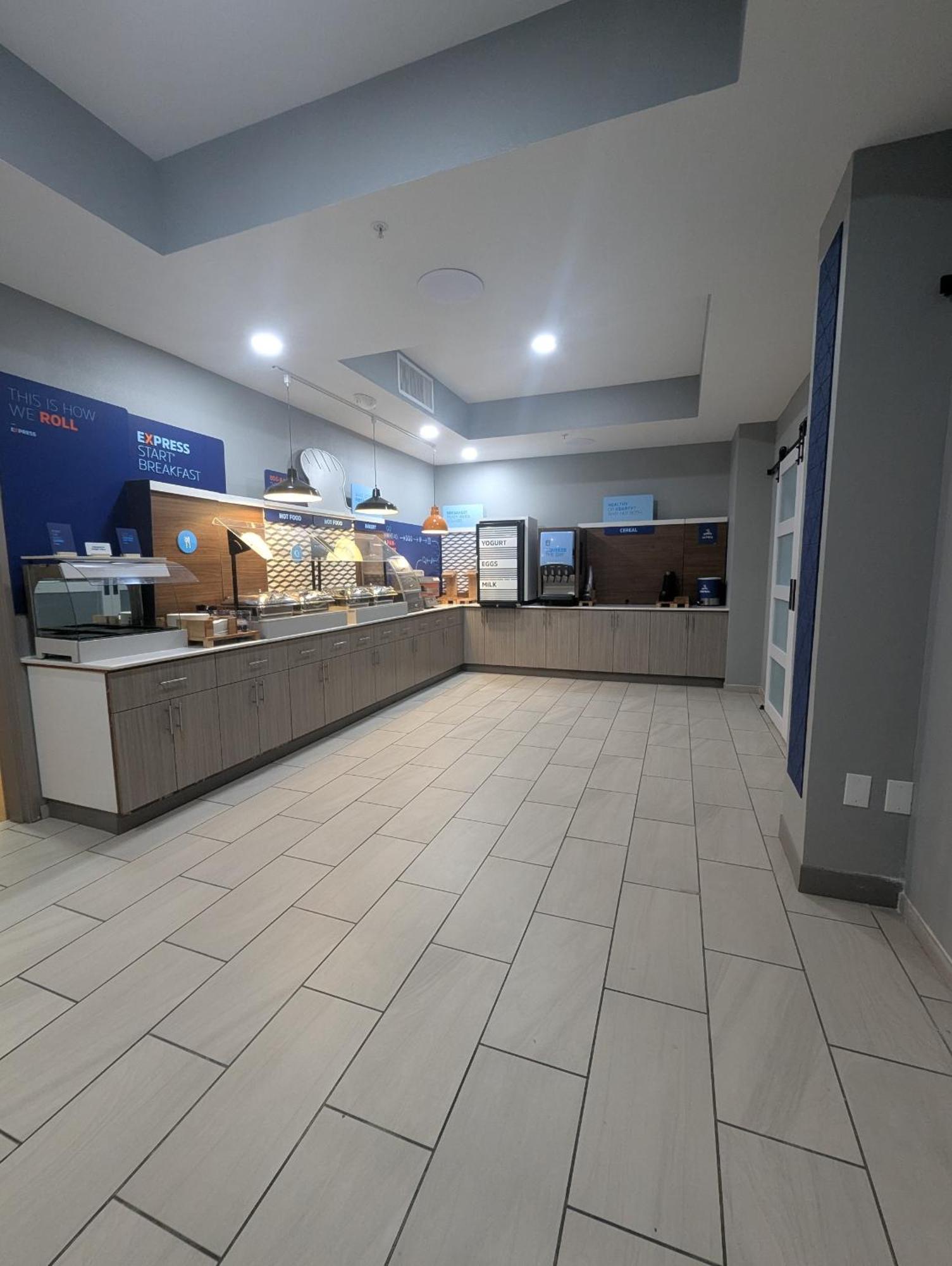 Holiday Inn Express Hotel & Suites Loveland By Ihg Exterior photo