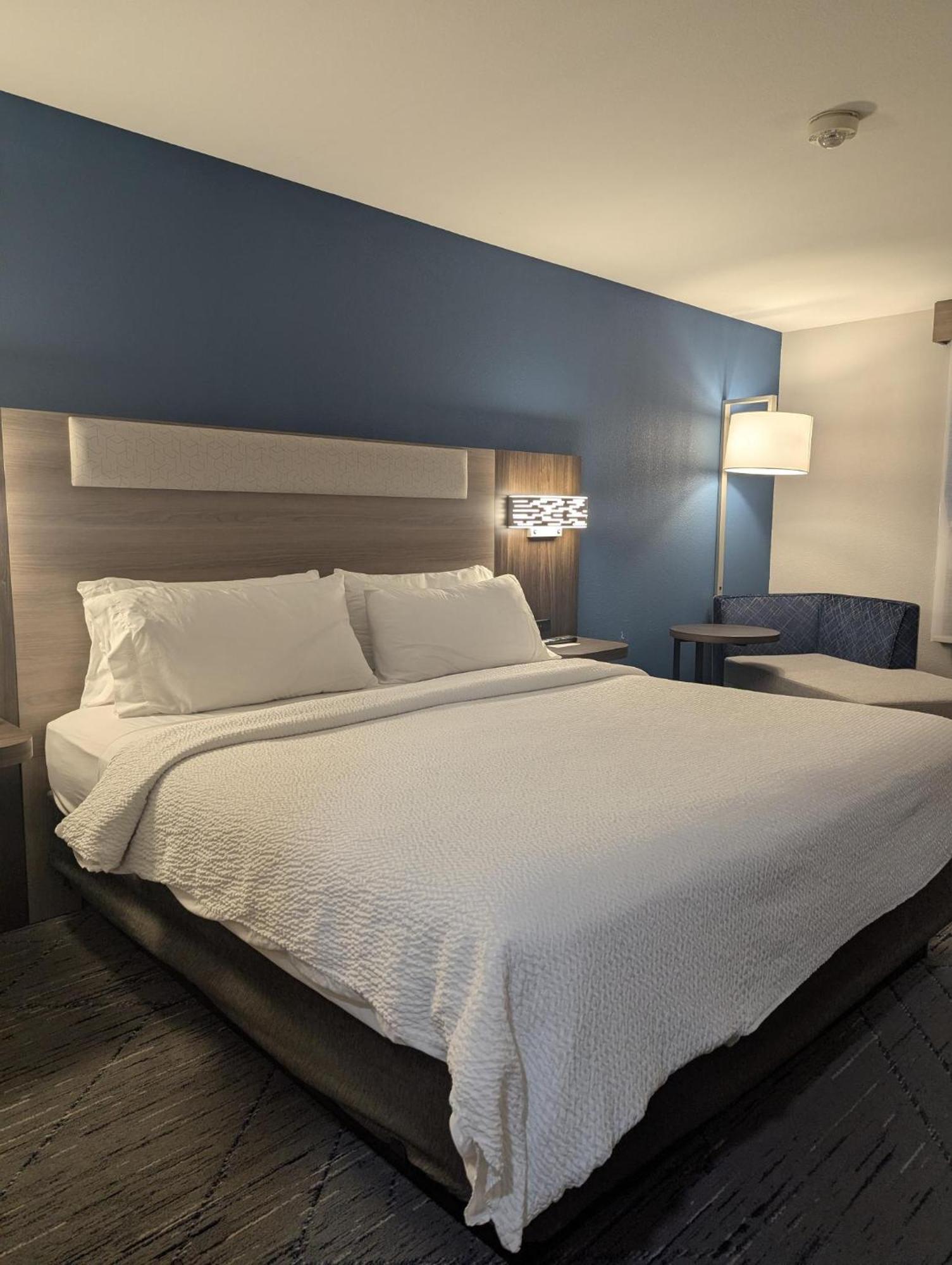 Holiday Inn Express Hotel & Suites Loveland By Ihg Exterior photo