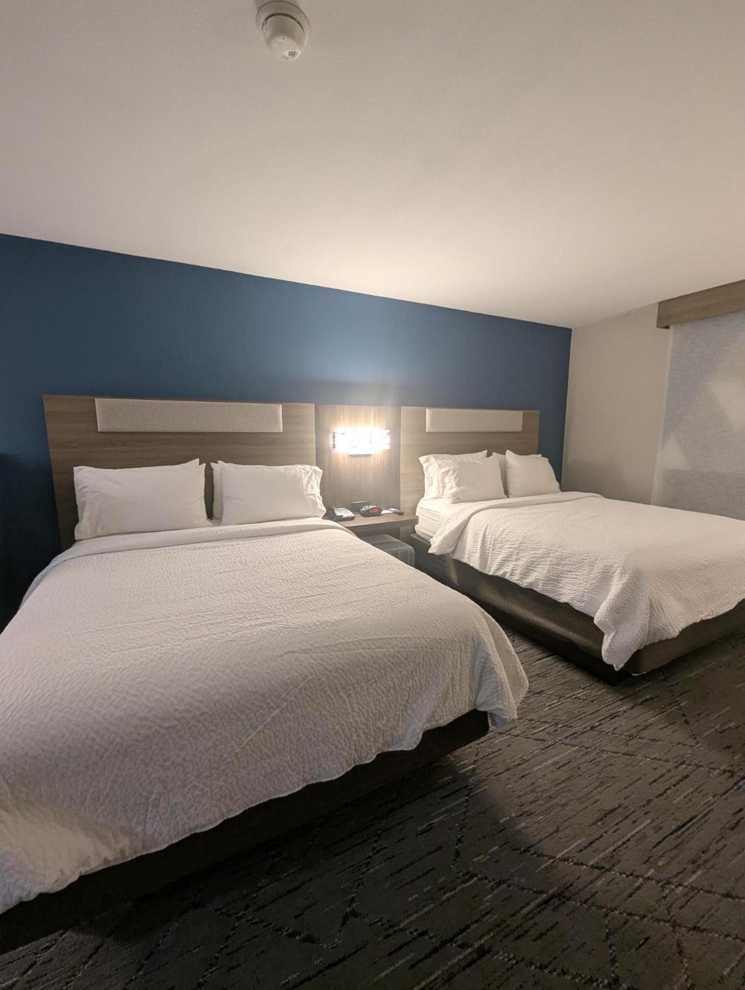 Holiday Inn Express Hotel & Suites Loveland By Ihg Exterior photo