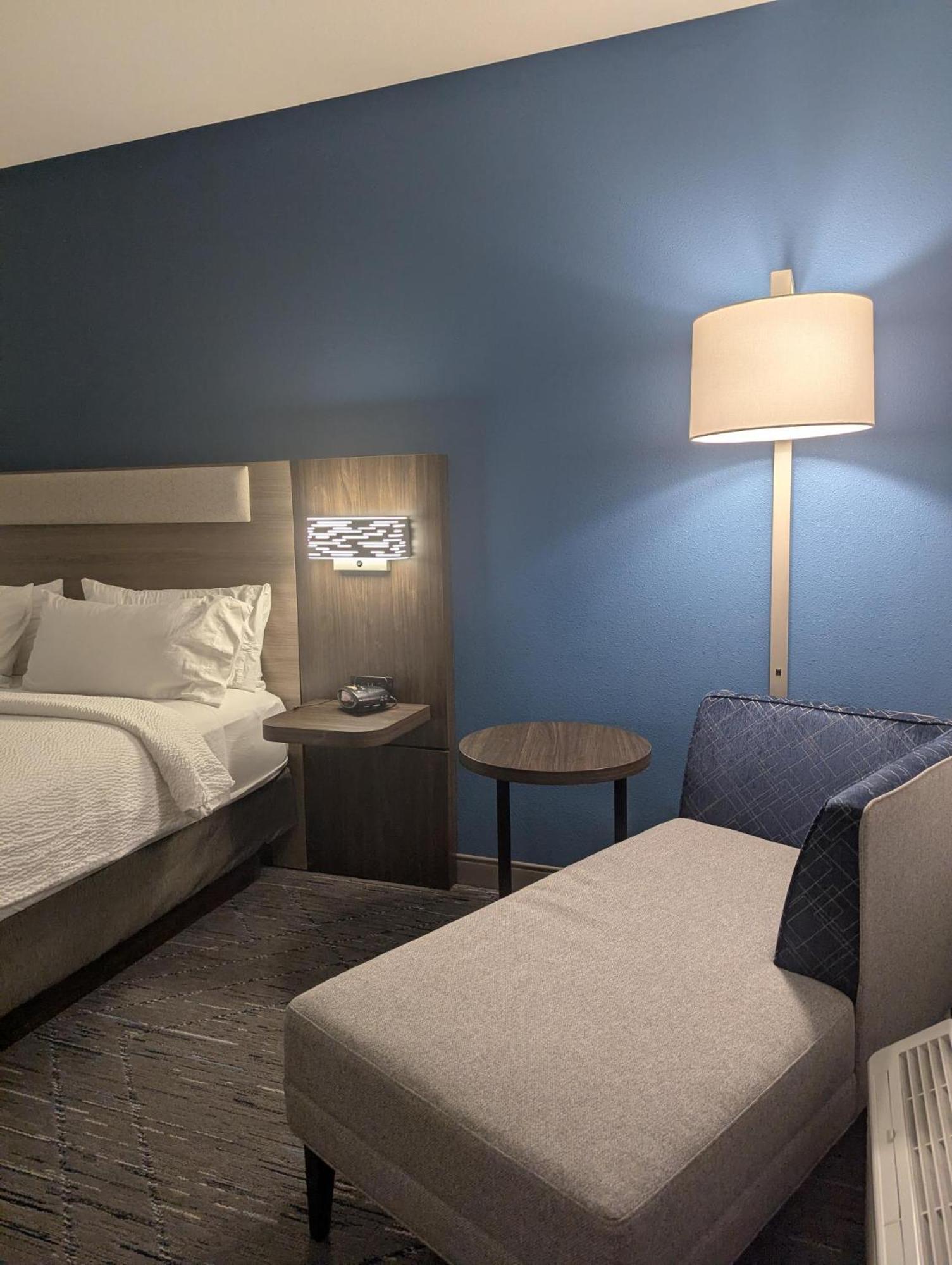 Holiday Inn Express Hotel & Suites Loveland By Ihg Exterior photo