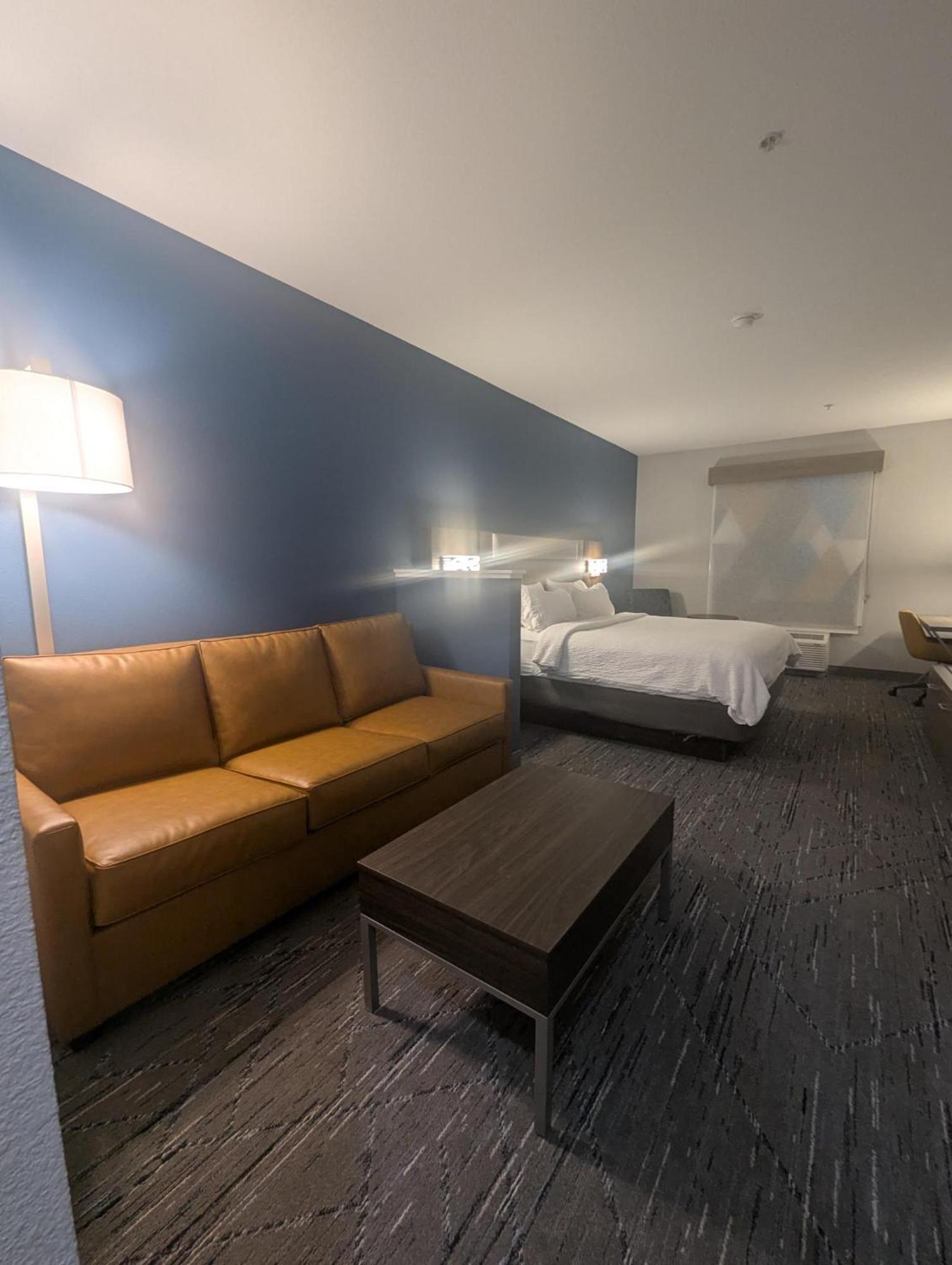 Holiday Inn Express Hotel & Suites Loveland By Ihg Exterior photo