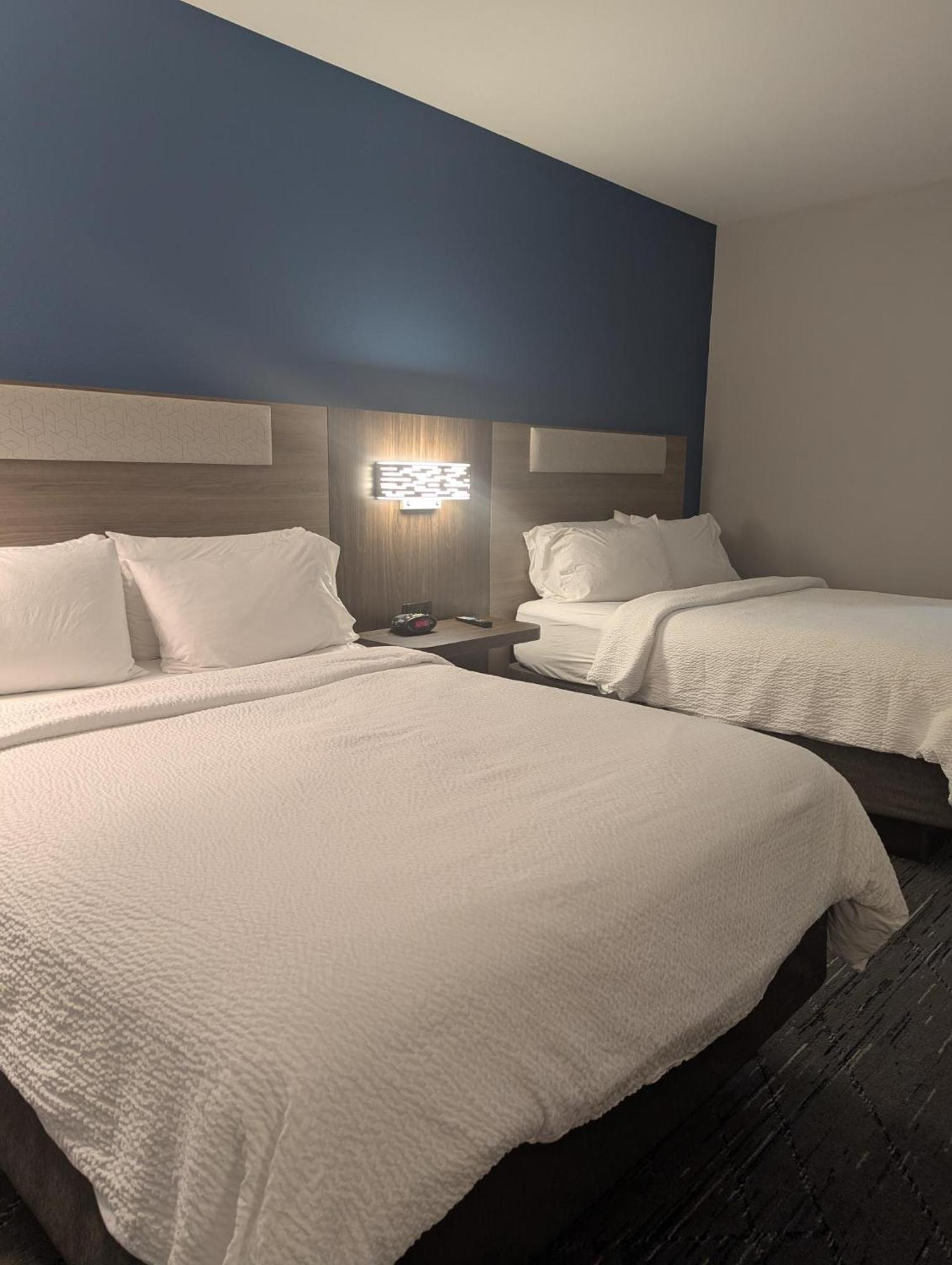 Holiday Inn Express Hotel & Suites Loveland By Ihg Exterior photo