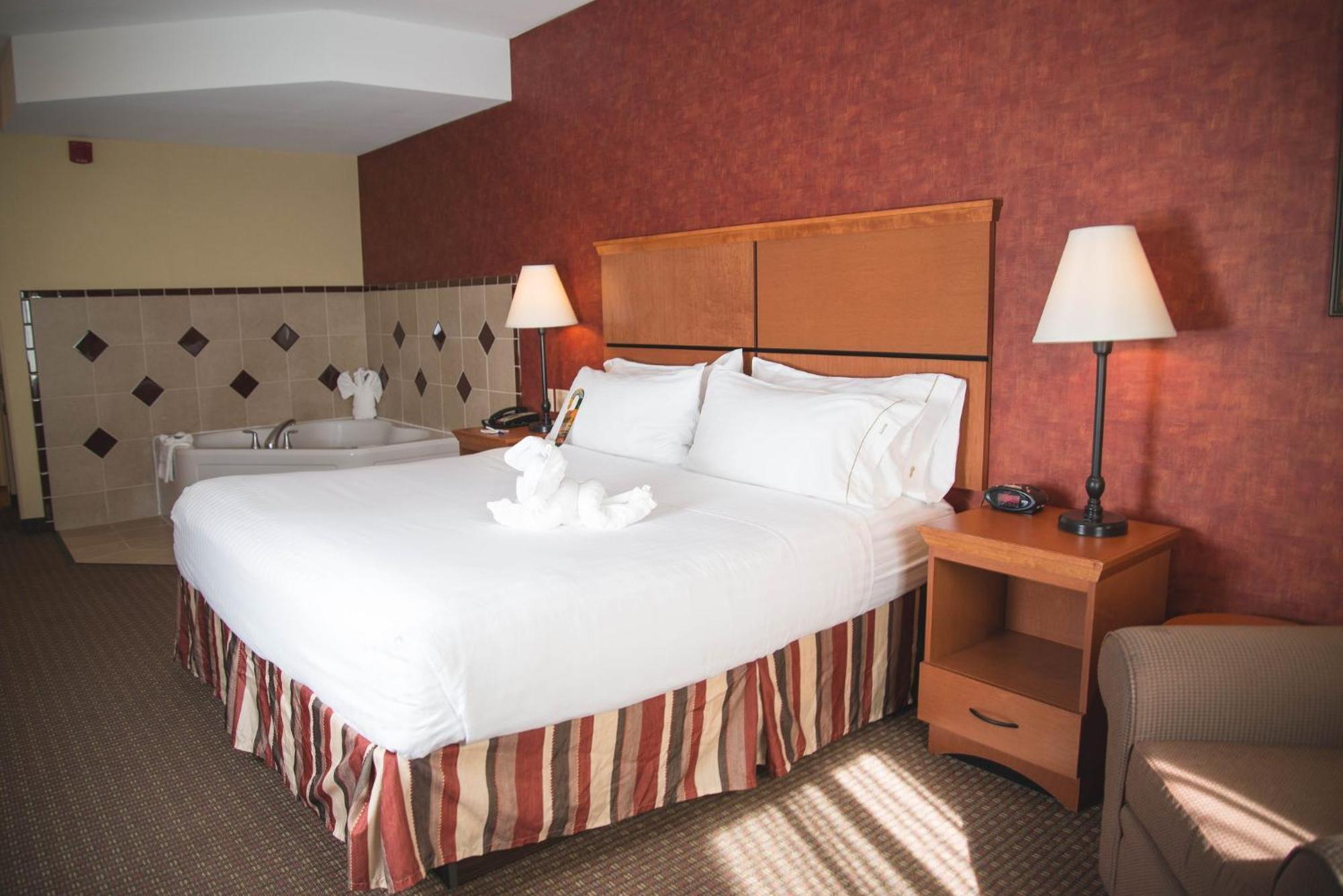 Holiday Inn Express Hotel & Suites Loveland By Ihg Exterior photo