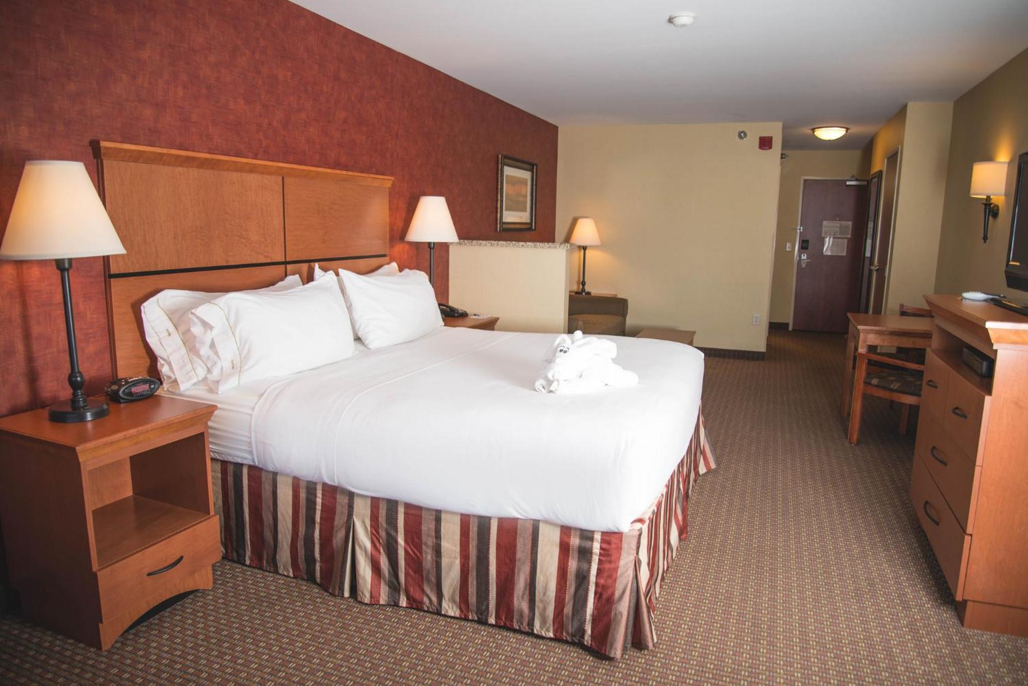 Holiday Inn Express Hotel & Suites Loveland By Ihg Exterior photo
